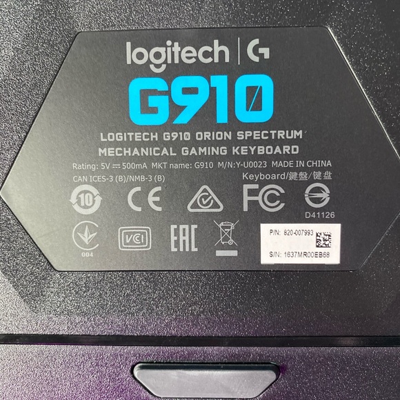 Logitech G910 Lightup RGB Gaming Keyboard - Picture 5 of 8